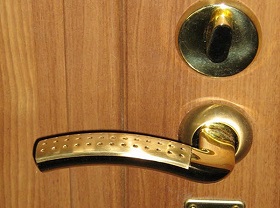 Замена дверной ручки входной двери в Подольске